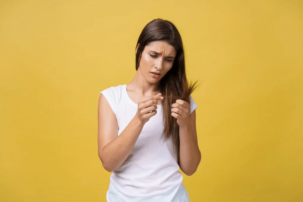Vrai ou faux ? L’air chaud abîme les cheveux