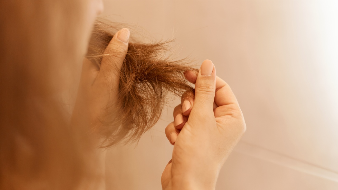 Lisser ses cheveux sans les brûler : ce que personne ne vous dit vraiment
